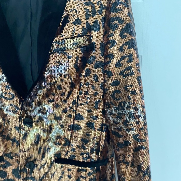 STUNNING Leopard sequin blazer! Size Small - Picture 5 of 5